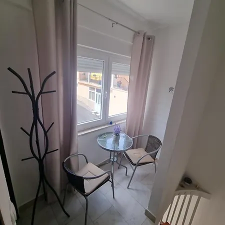 Studio Kontrada Apartment