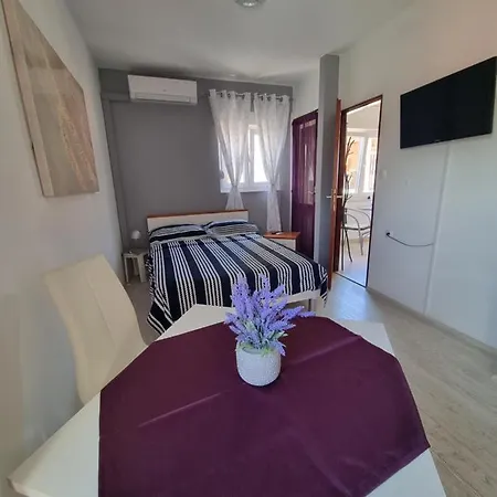 Studio Kontrada Apartment
