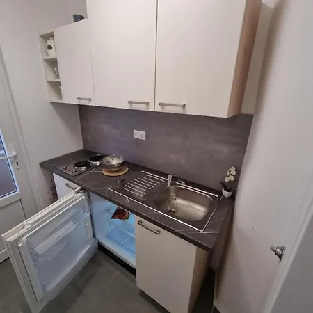 Studio Kontrada Apartment Posedarje